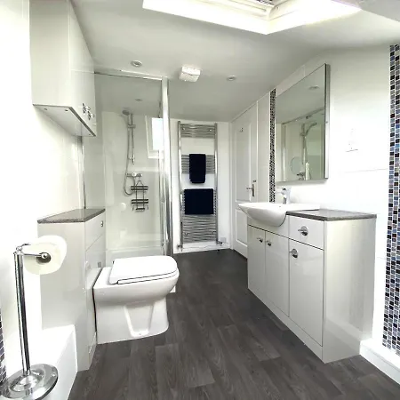 Derwent Street Retreat *
